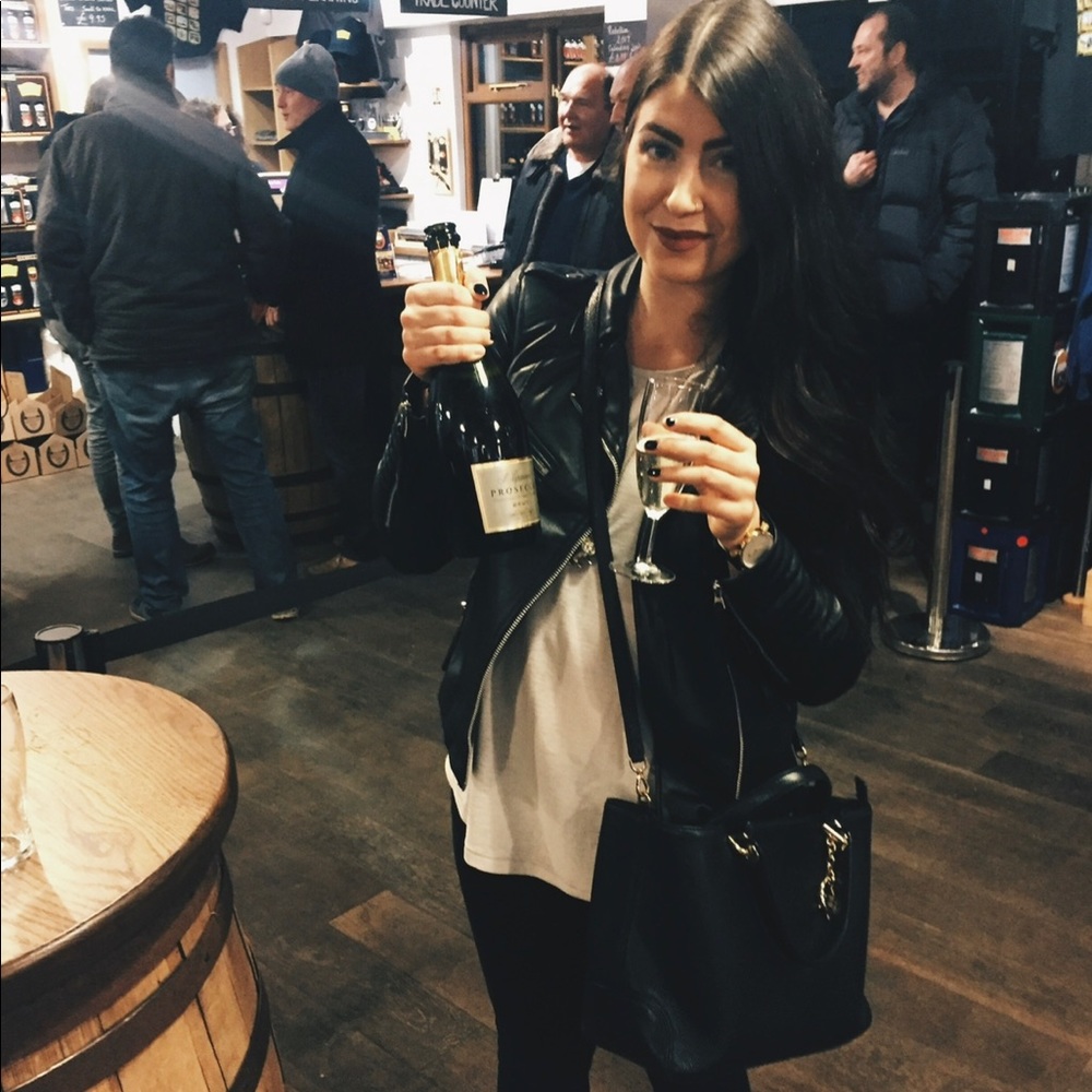 Meet your Posher, Raya